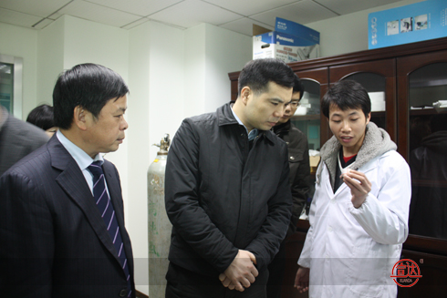省经信委副主任吴家曦一行莅临华体官方网页版调研指导