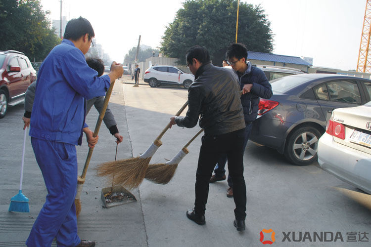 华体官方网页版第一党支部举行党员义务劳动