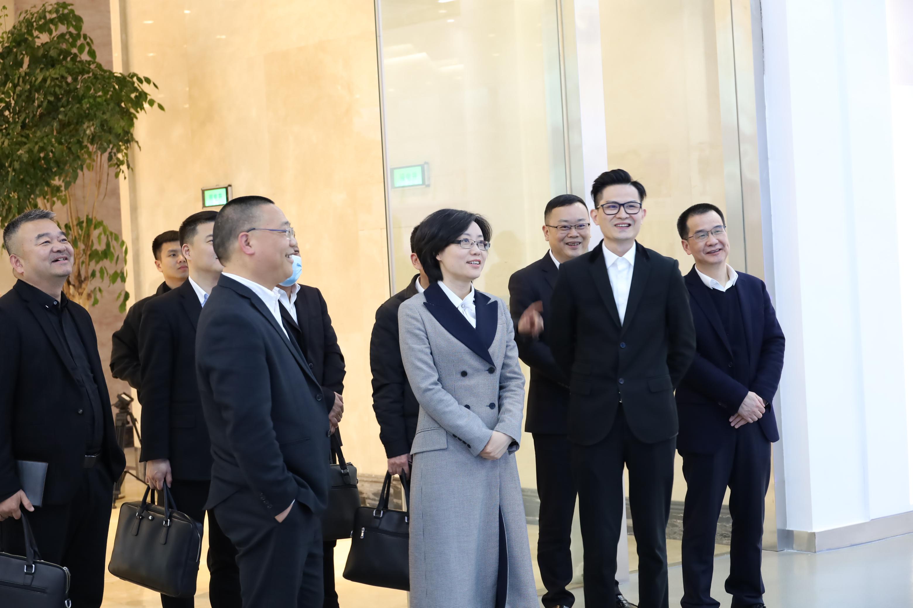 永嘉县委书记王彩莲莅临华体官方网页版新春走访