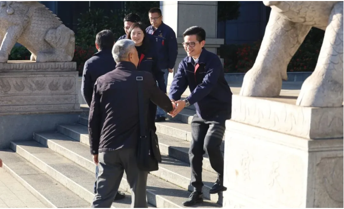 热烈欢迎石化联合会&境内采购商团队及机电进出口商会&境外采购商团队莅临华体官方网页版参观